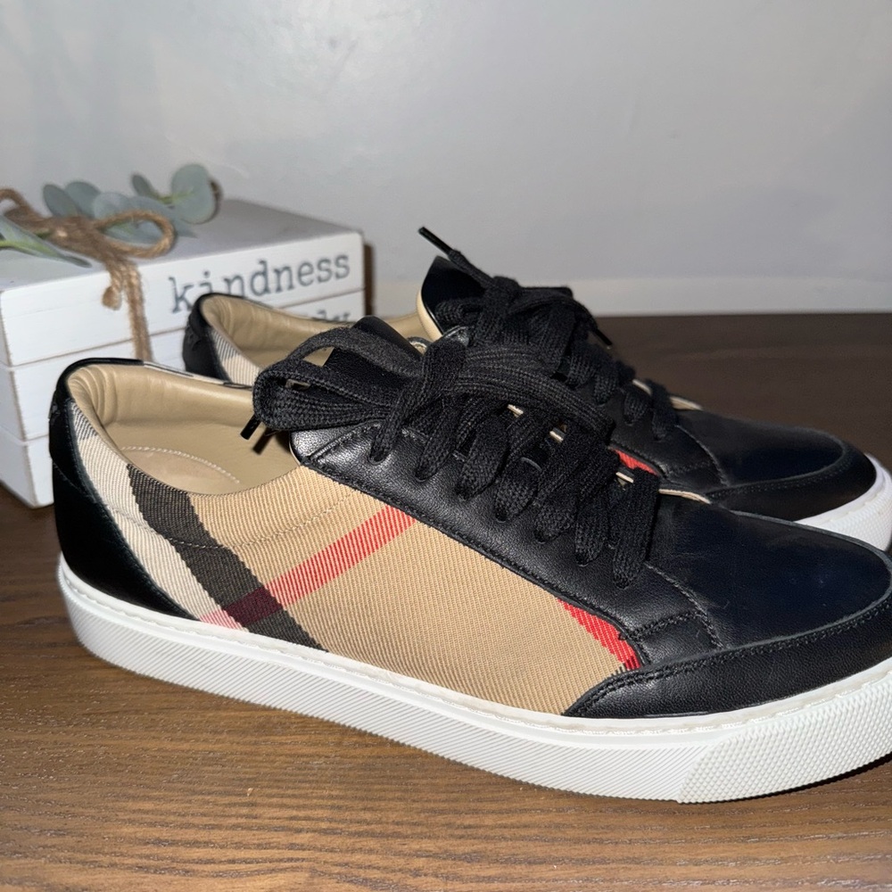 Burberry Men's Black and Tan Sneakers